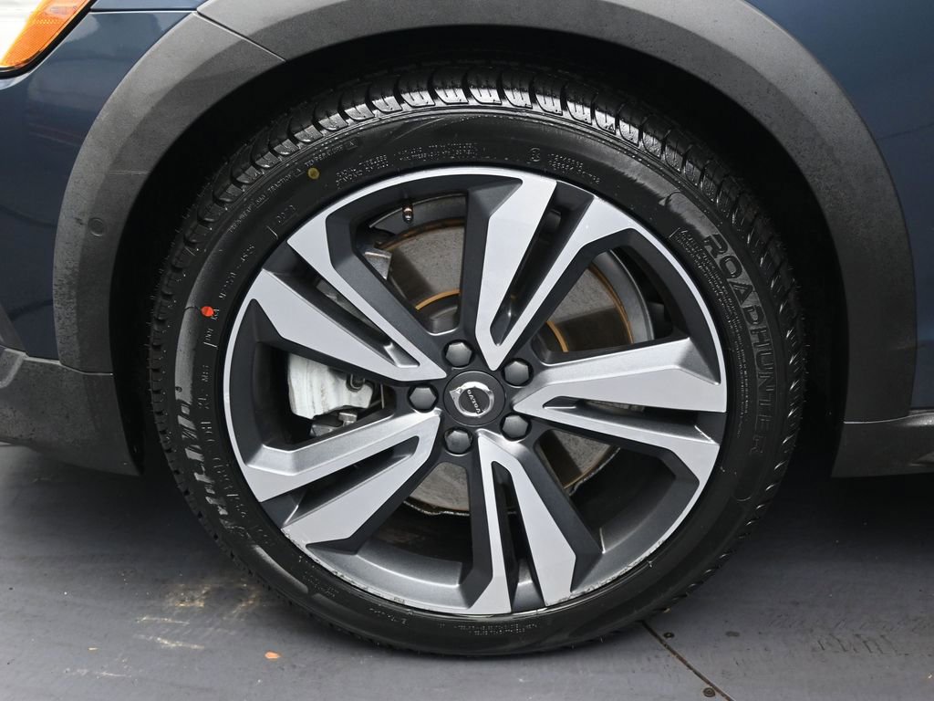 Used 2023 Volvo V60 B5 Cross Country Plus w/ Climate Package image 34