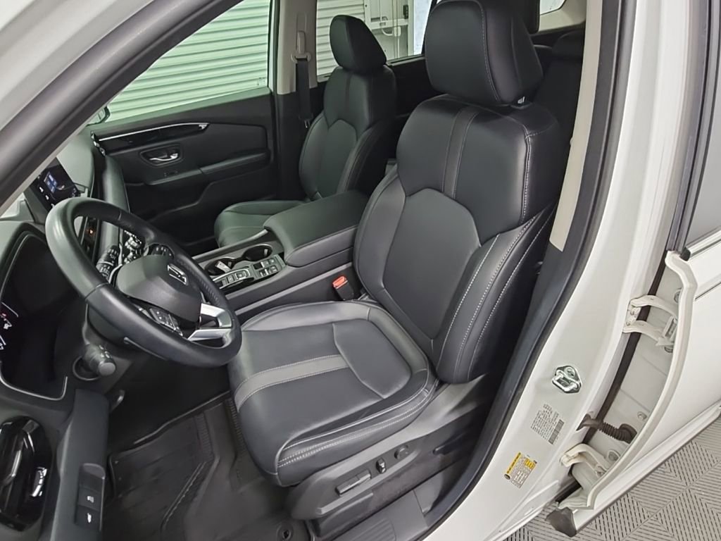Used 2025 Honda Pilot EX-L image 28