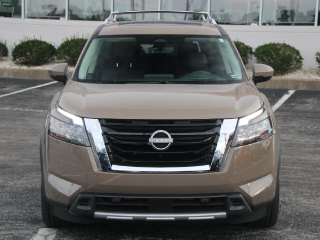 Certified 2025 Nissan Pathfinder Platinum AWD/4WD image 7