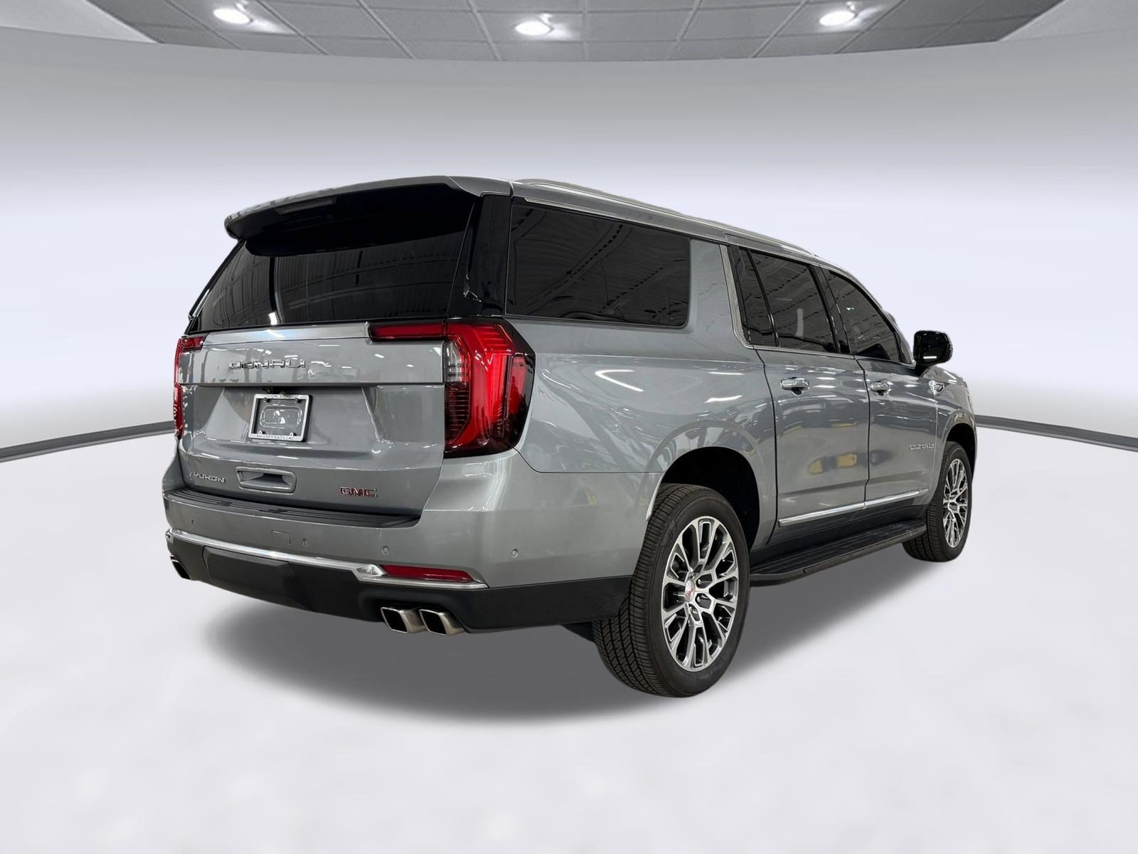 Used 2025 GMC Yukon XL Denali AWD/4WD image 9
