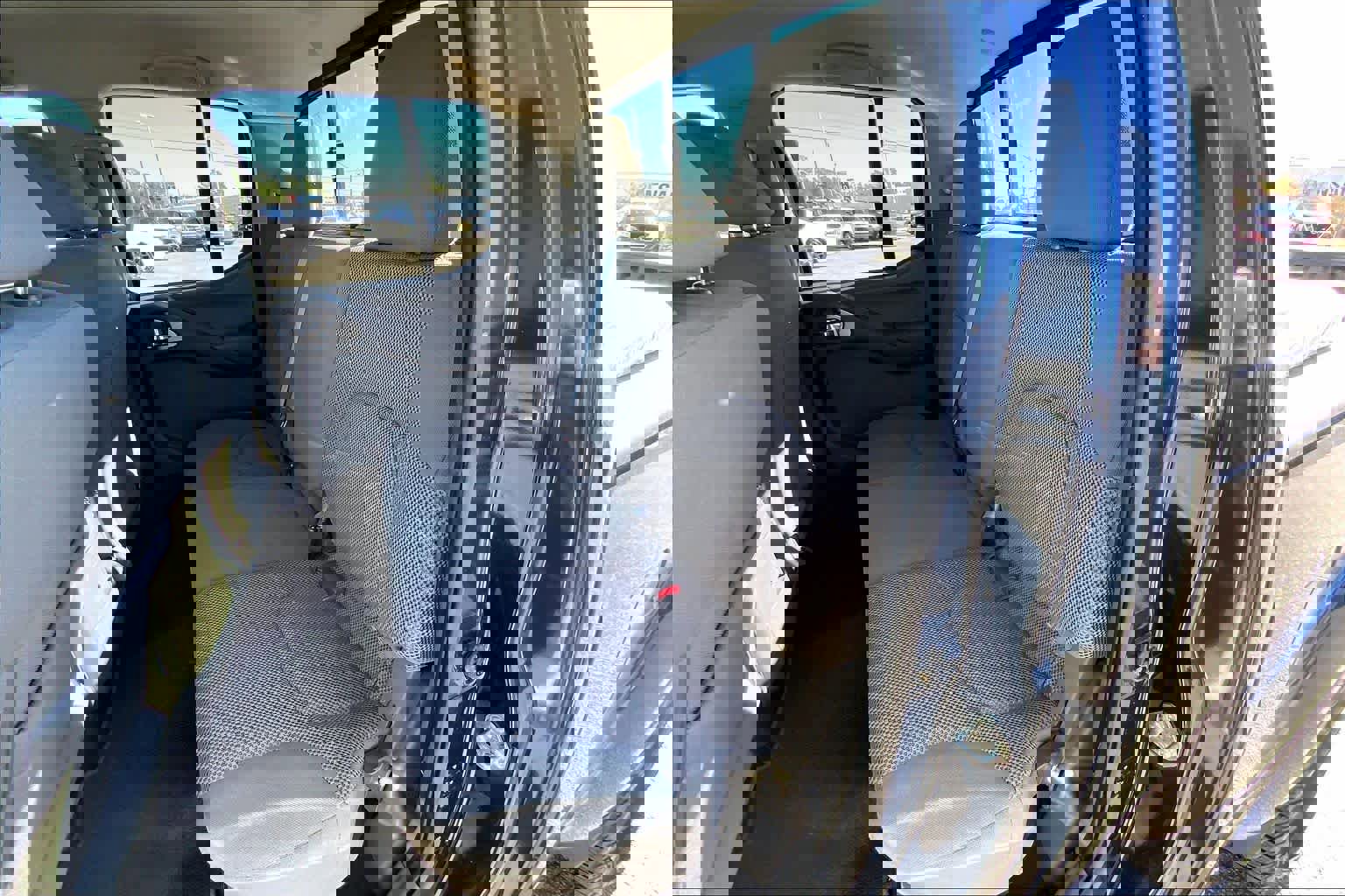 Used 2020 Nissan Frontier SV image 20