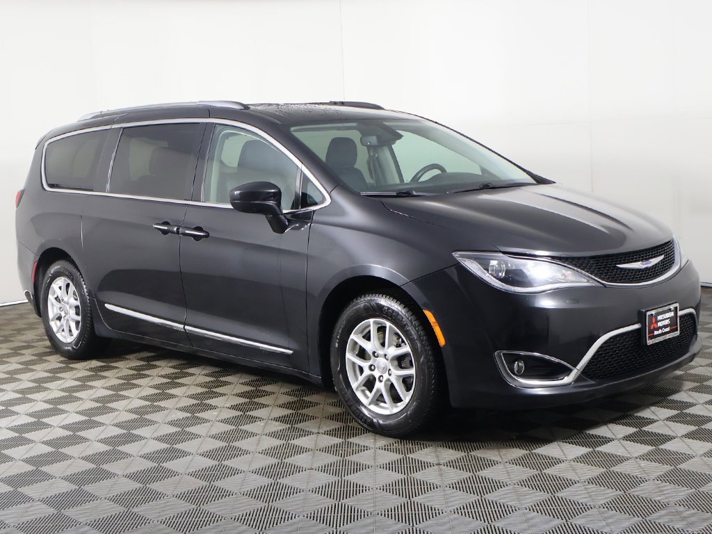 Used 2020 Chrysler Pacifica Touring-L image 2