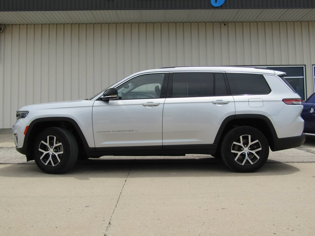 Used 2023 Jeep Grand Cherokee L Limited AWD/4WD image 11