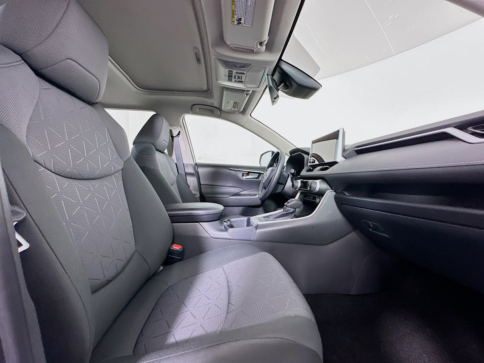 Used 2025 Toyota RAV4 XLE w/ Convenience Package image 32