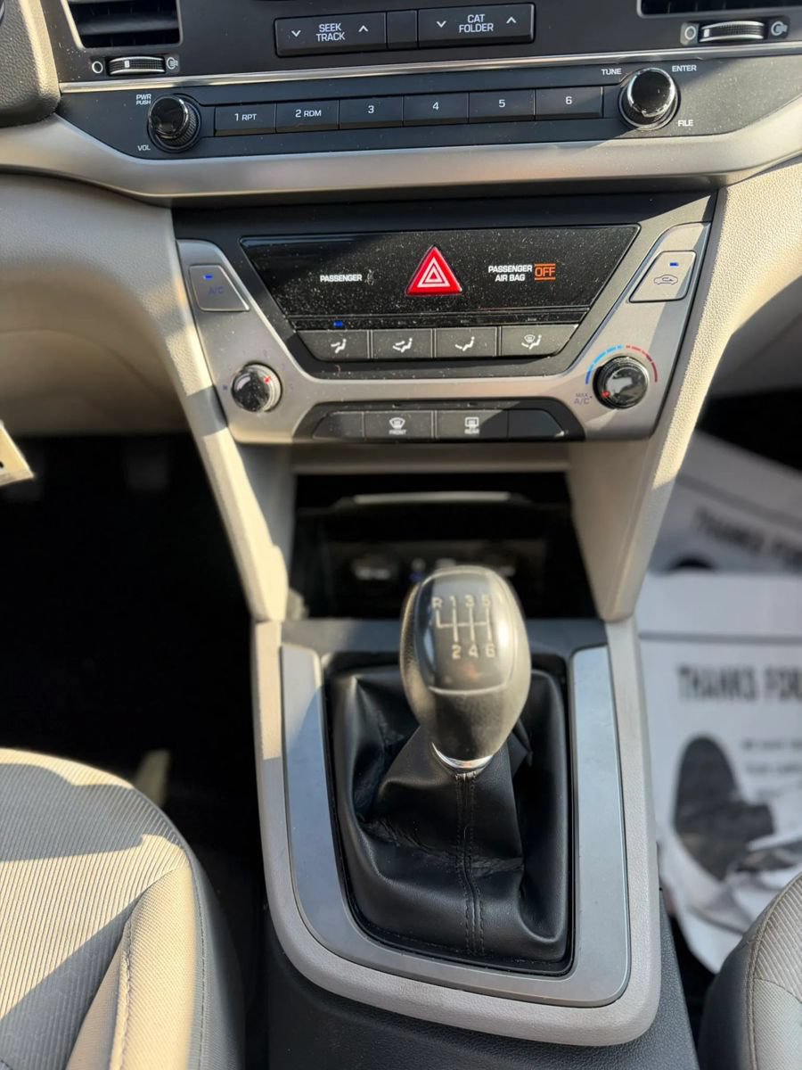 Used 2017 Hyundai Elantra SE FWD image 10