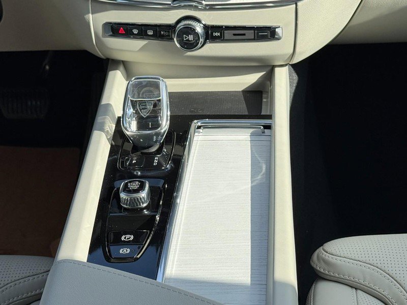 New 2026 Volvo XC60 T8 Ultra w/ Protection Package Premier image 9