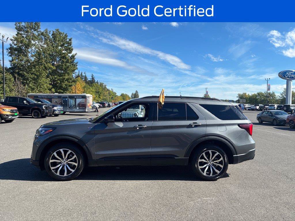 Used 2025 Ford Explorer ST-Line AWD/4WD image 3