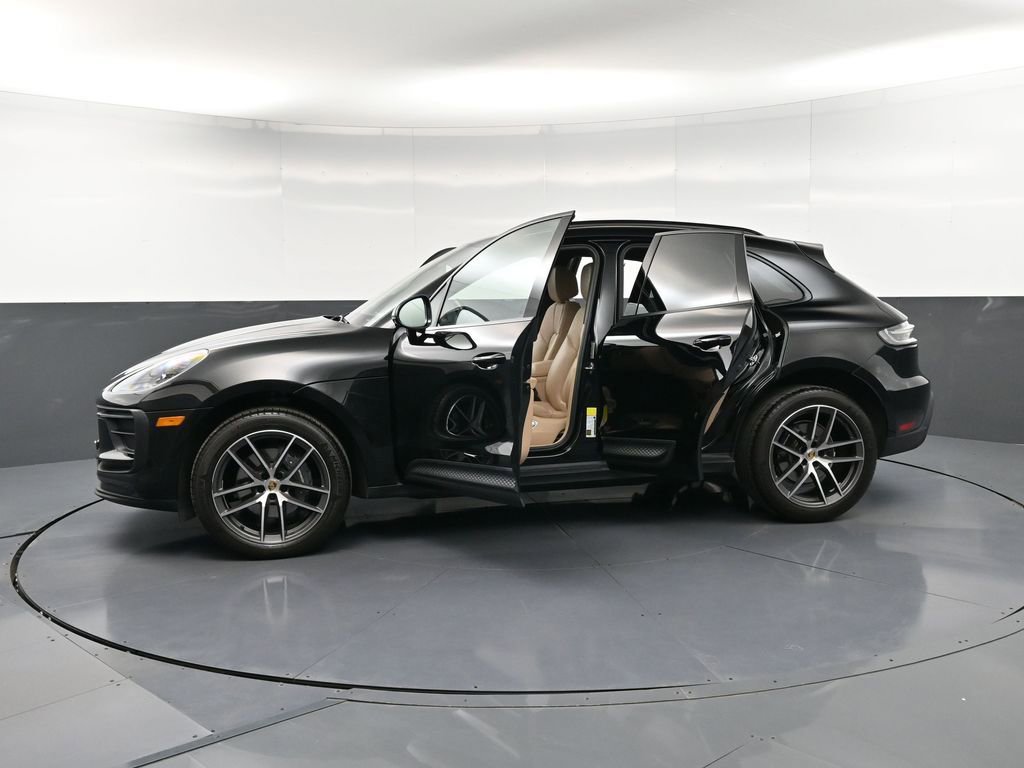 Certified 2024 Porsche Macan AWD/4WD image 37