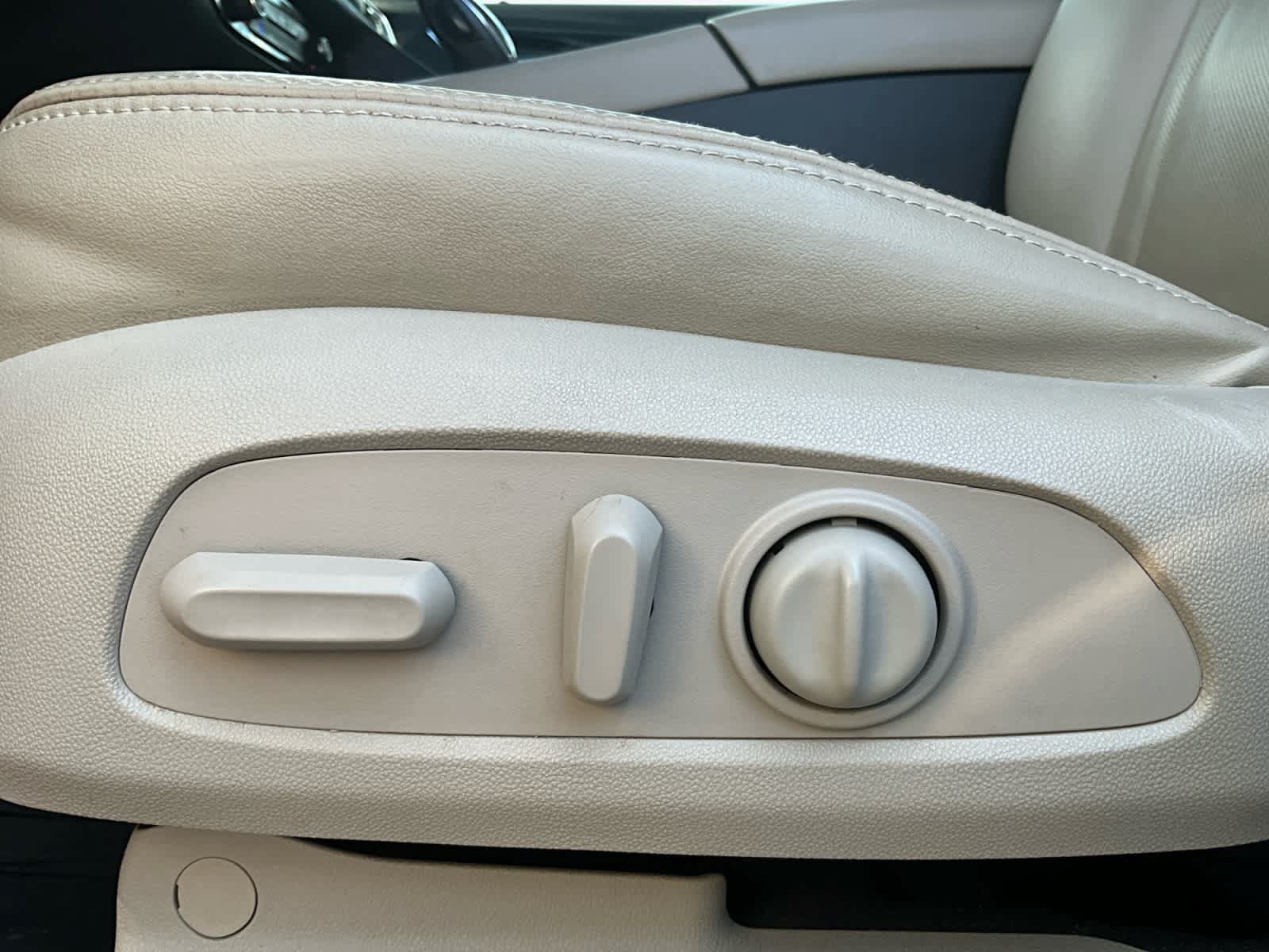 Used 2019 Buick Enclave Premium FWD image 17