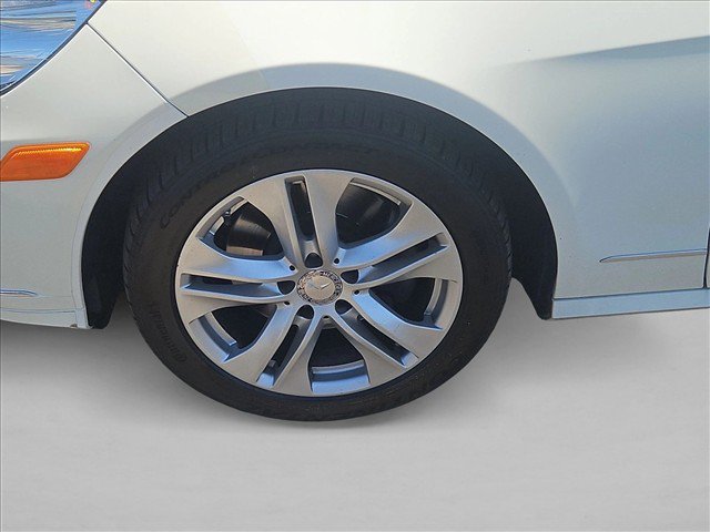 Used 2010 Mercedes-Benz E 350 4MATIC Sedan image 26