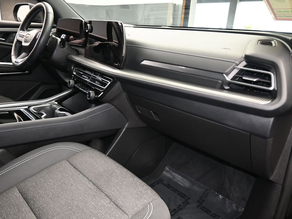 Used 2024 Chevrolet Traverse LS image 51