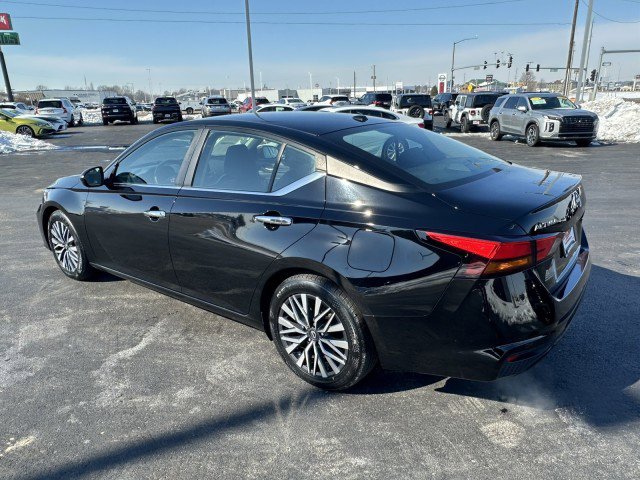 Used 2024 Nissan Altima 2.5 SV FWD image 6