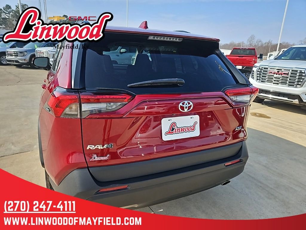 Used 2023 Toyota RAV4 XLE image 4