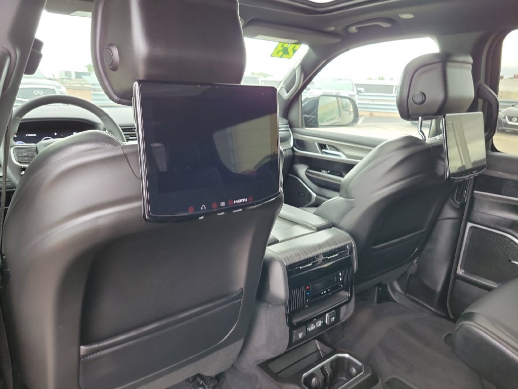 Used 2023 Jeep Wagoneer Series II w/ Premium Group I AWD/4WD image 26
