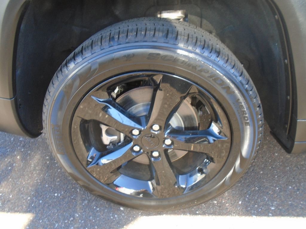 Certified 2024 Jeep Grand Cherokee L Limited w/ Black Appearance Package image 19