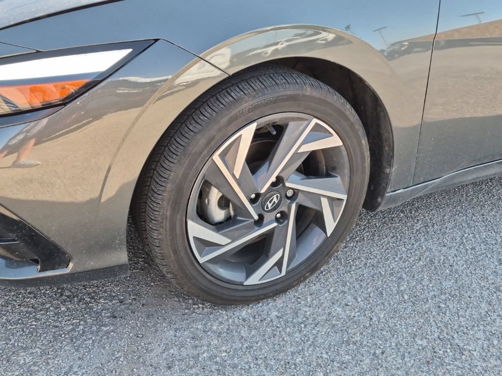 Used 2025 Hyundai Elantra Limited w/ Cargo Package FWD image 8