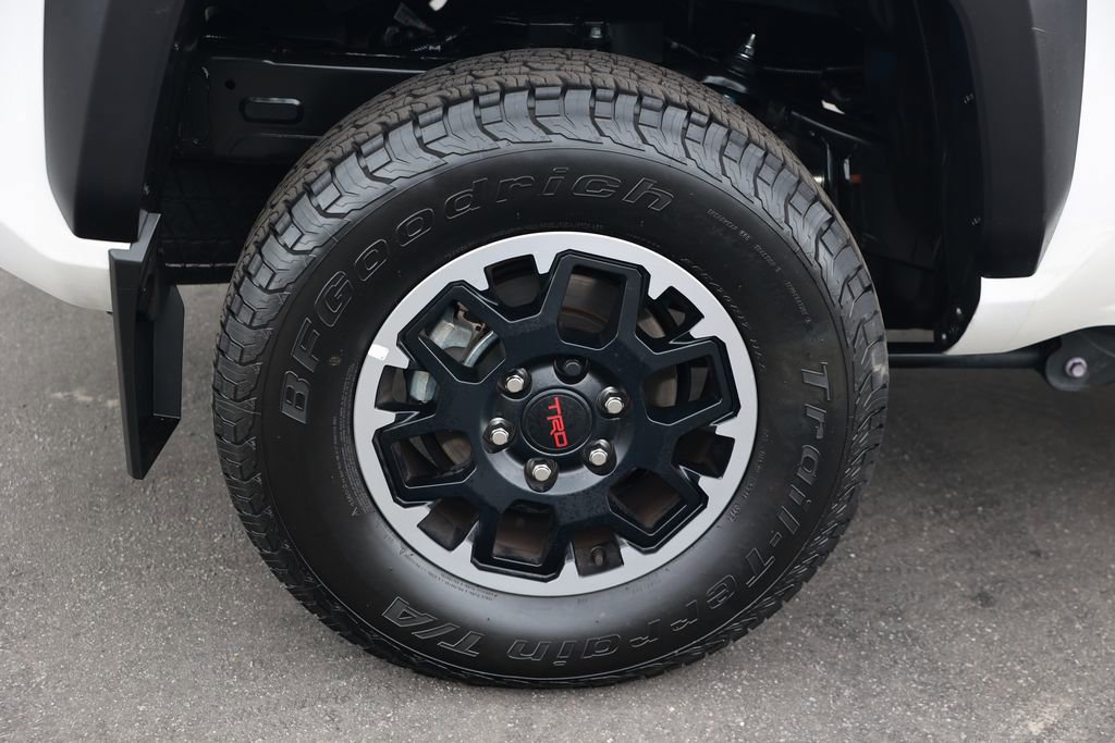 Used 2024 Toyota Tacoma TRD Off-Road AWD/4WD image 9