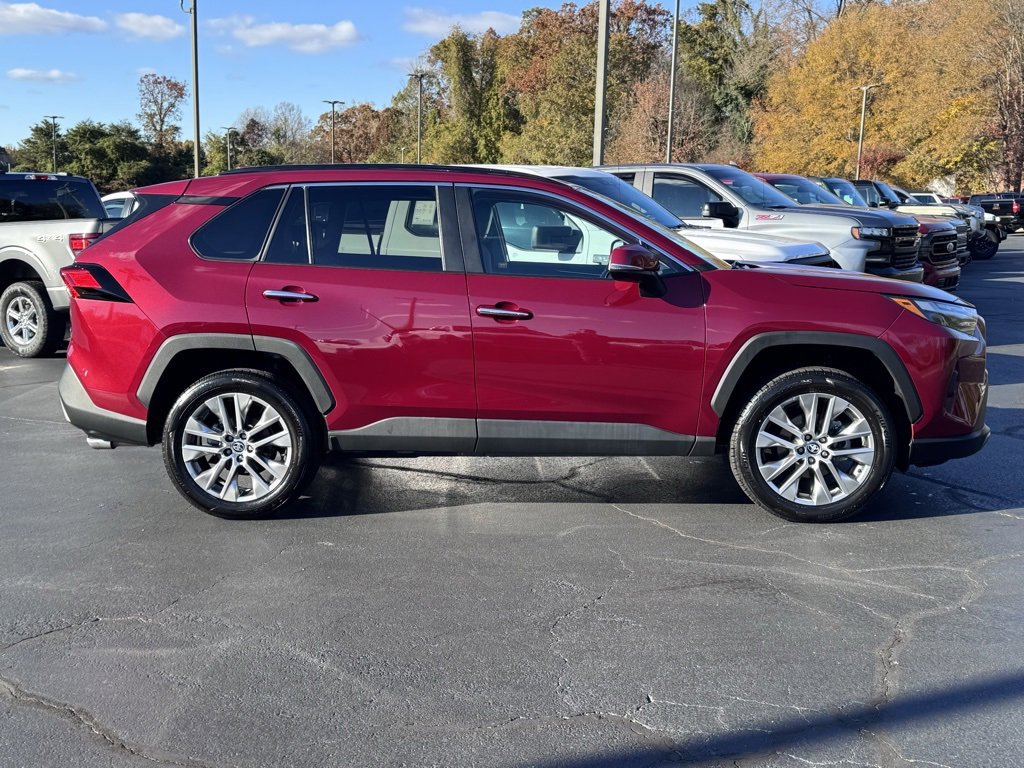 Used 2022 Toyota RAV4 Limited image 4