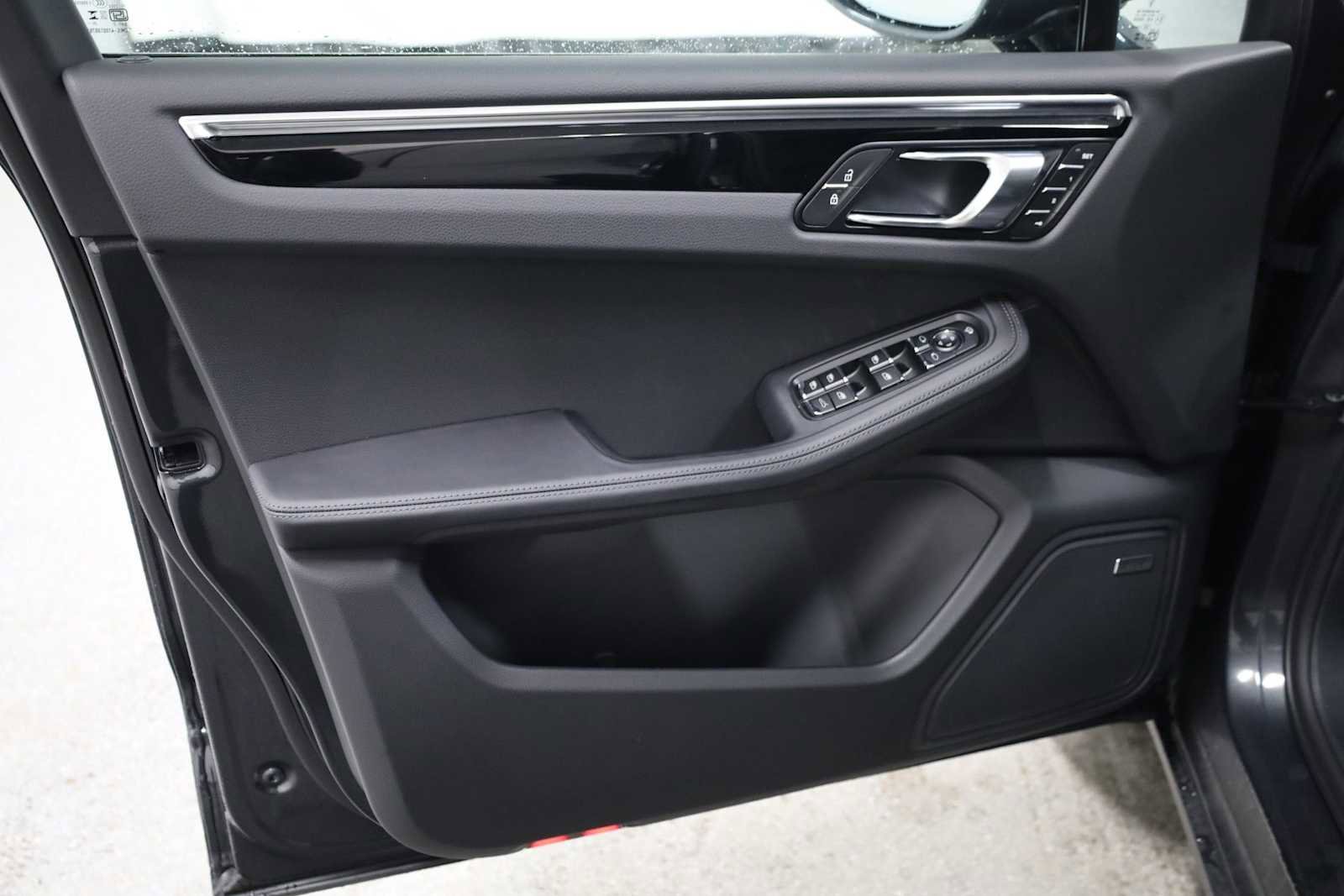 New 2026 Porsche Macan image 16