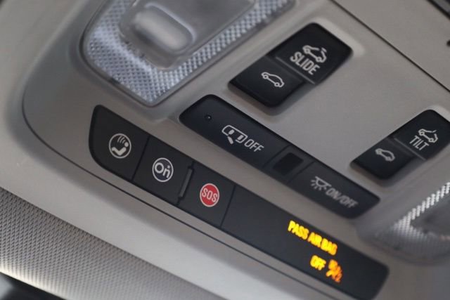 Used 2020 GMC Acadia SLT w/ Driver Alert Package II image 30