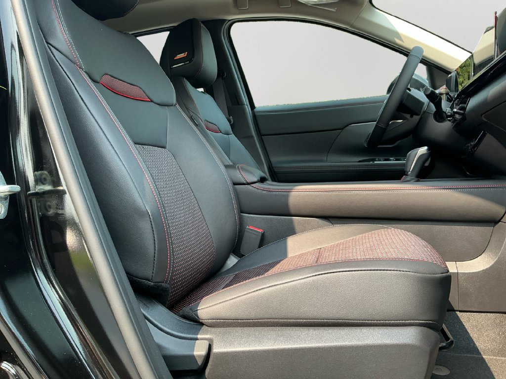 New 2026 Nissan Kicks SR w/ SR Premium Package FWD image 12