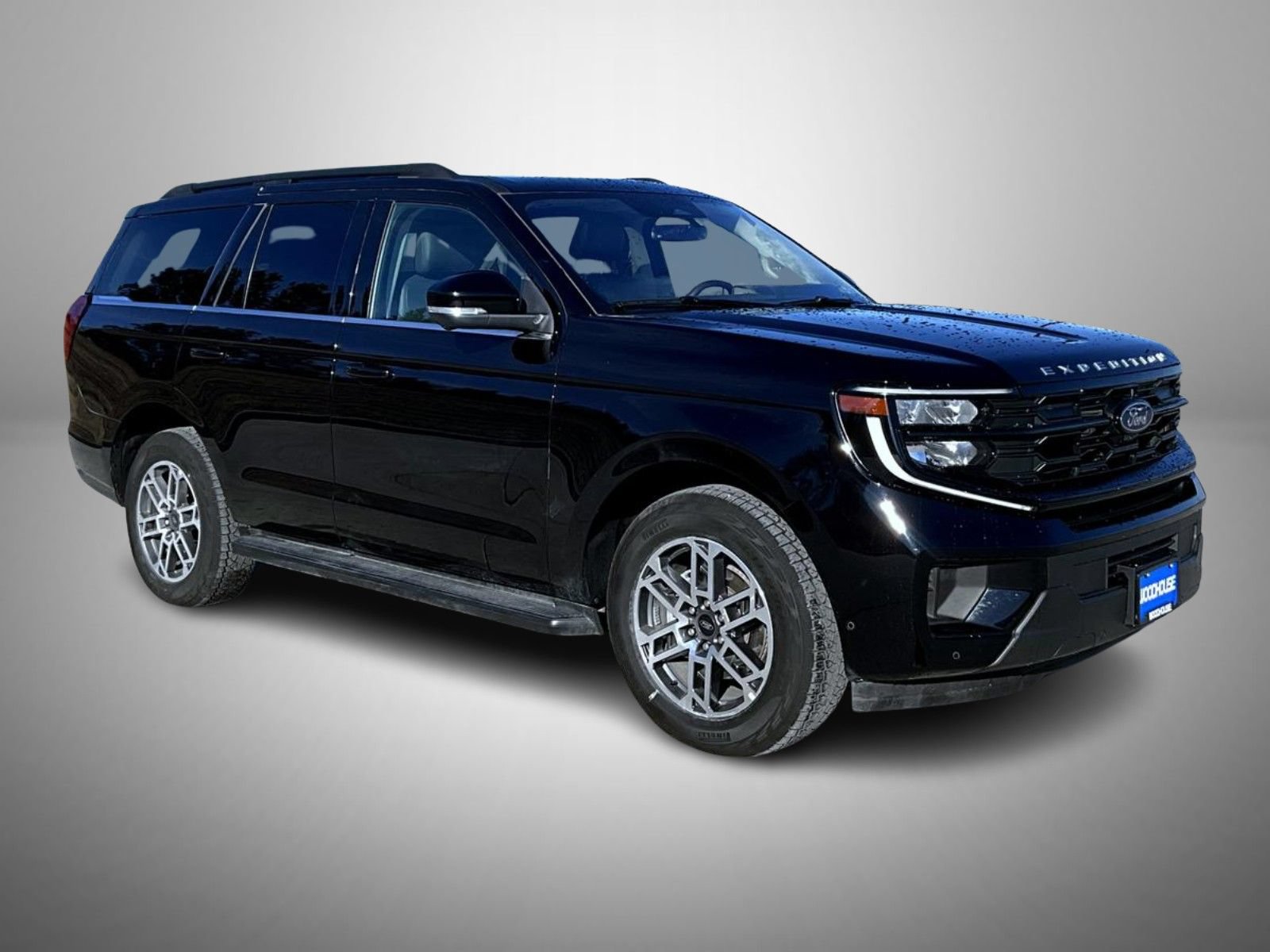 Used 2025 Ford Expedition Active AWD/4WD image 3