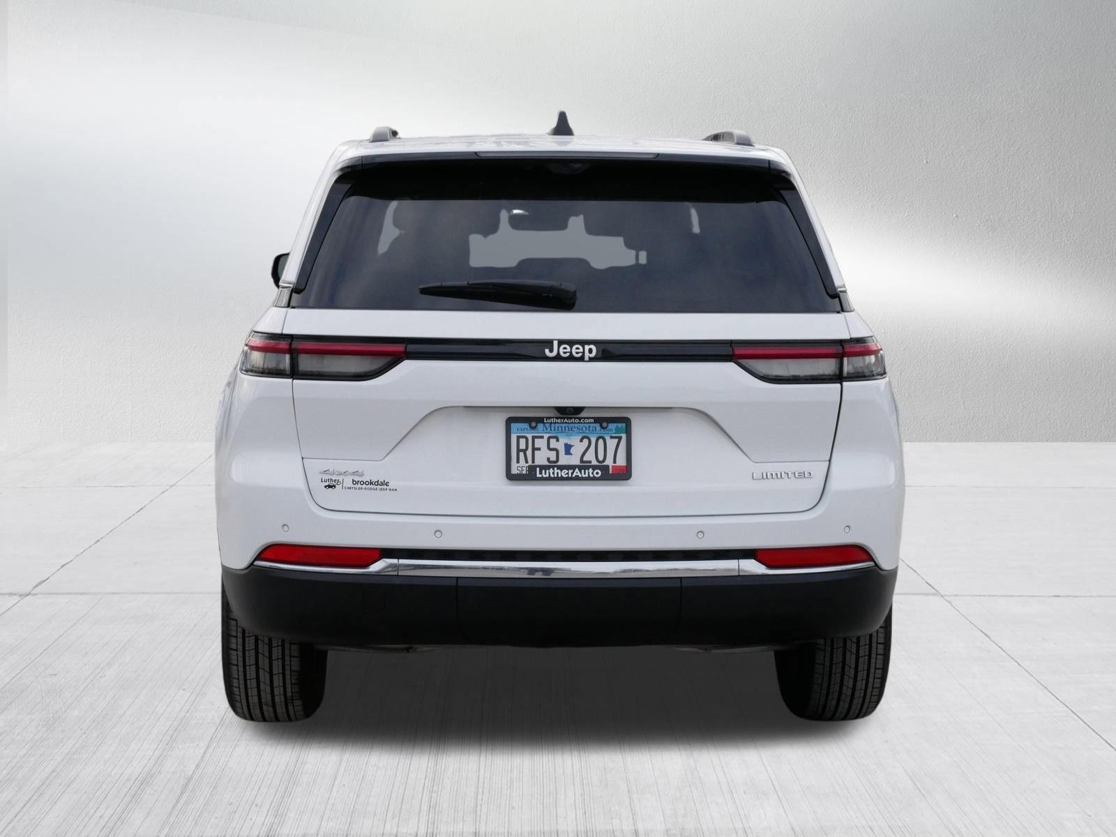 Used 2025 Jeep Grand Cherokee Limited w/ Luxury Tech Group II image 6