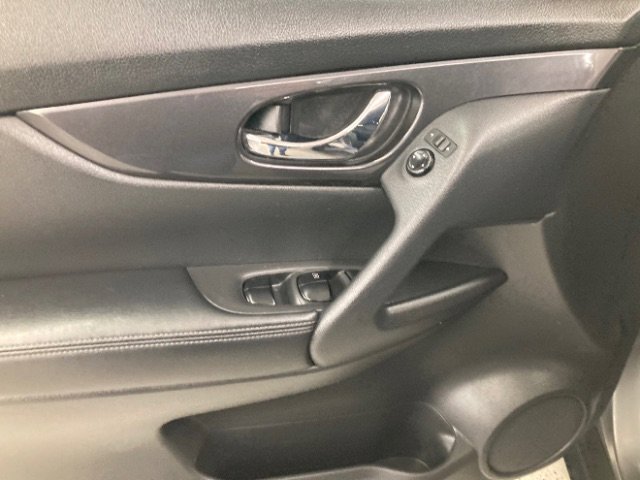 Used 2017 Nissan Rogue S image 24