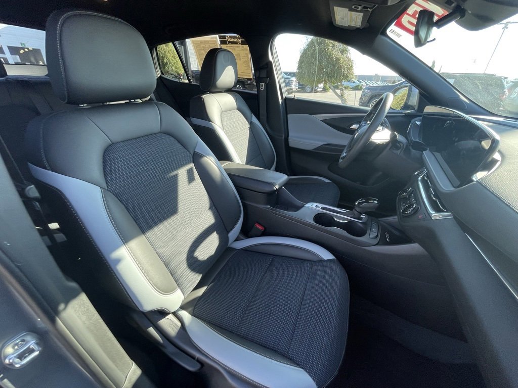 Used 2024 Buick Envista Preferred w/ Convenience II Package image 29