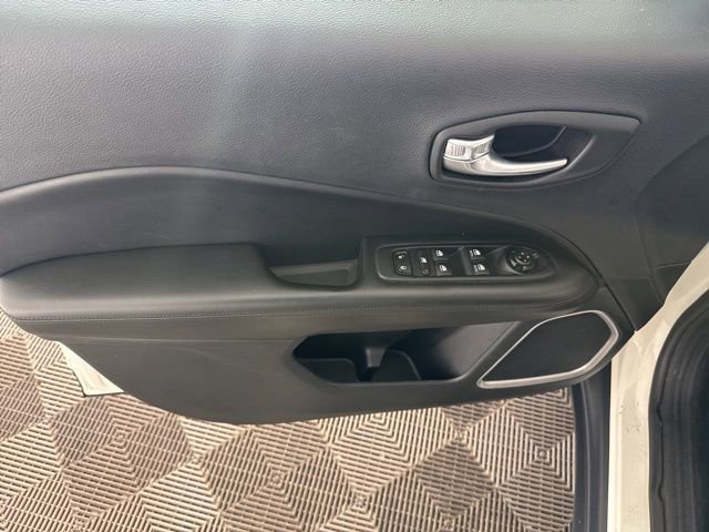 Used 2018 Jeep Compass Latitude w/ Popular Equipment Group AWD/4WD image 18