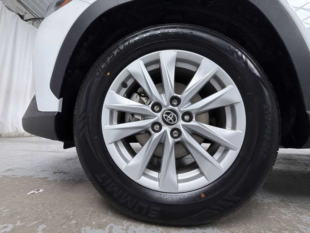 Used 2023 Toyota Corolla Cross LE w/ Moonroof Package AWD/4WD image 14