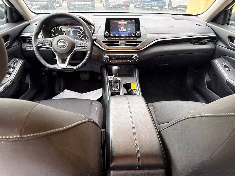 Used 2025 Nissan Altima 2.5 SV image 11