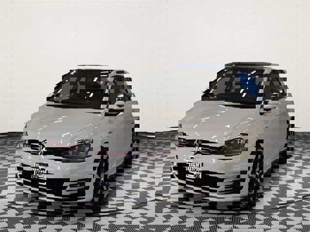 Used 2015 Volkswagen Golf 4-Door image 5