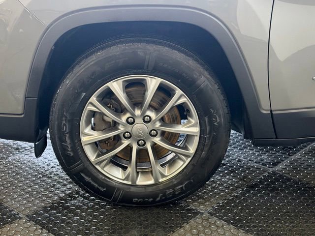 Used 2020 Jeep Cherokee Latitude Lux w/ Comfort/Convenience Group AWD/4WD image 15