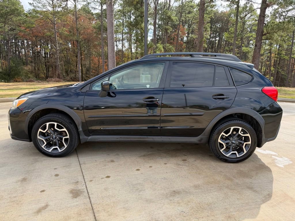 Used 2017 Subaru Crosstrek 2.0i Premium w/ Moonroof Package image 2