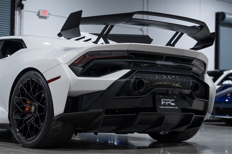 Used 2022 Lamborghini Huracan STO RWD image 14