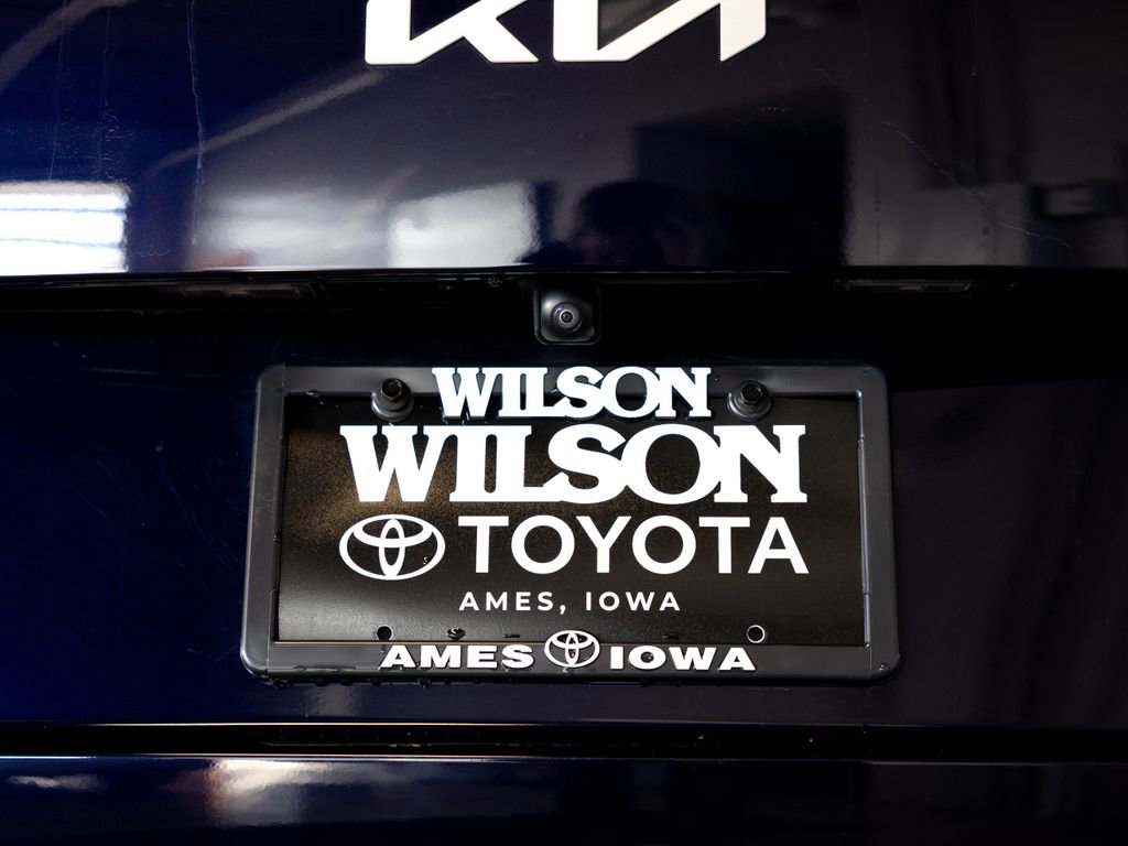 Used 2025 Kia Carnival image 6