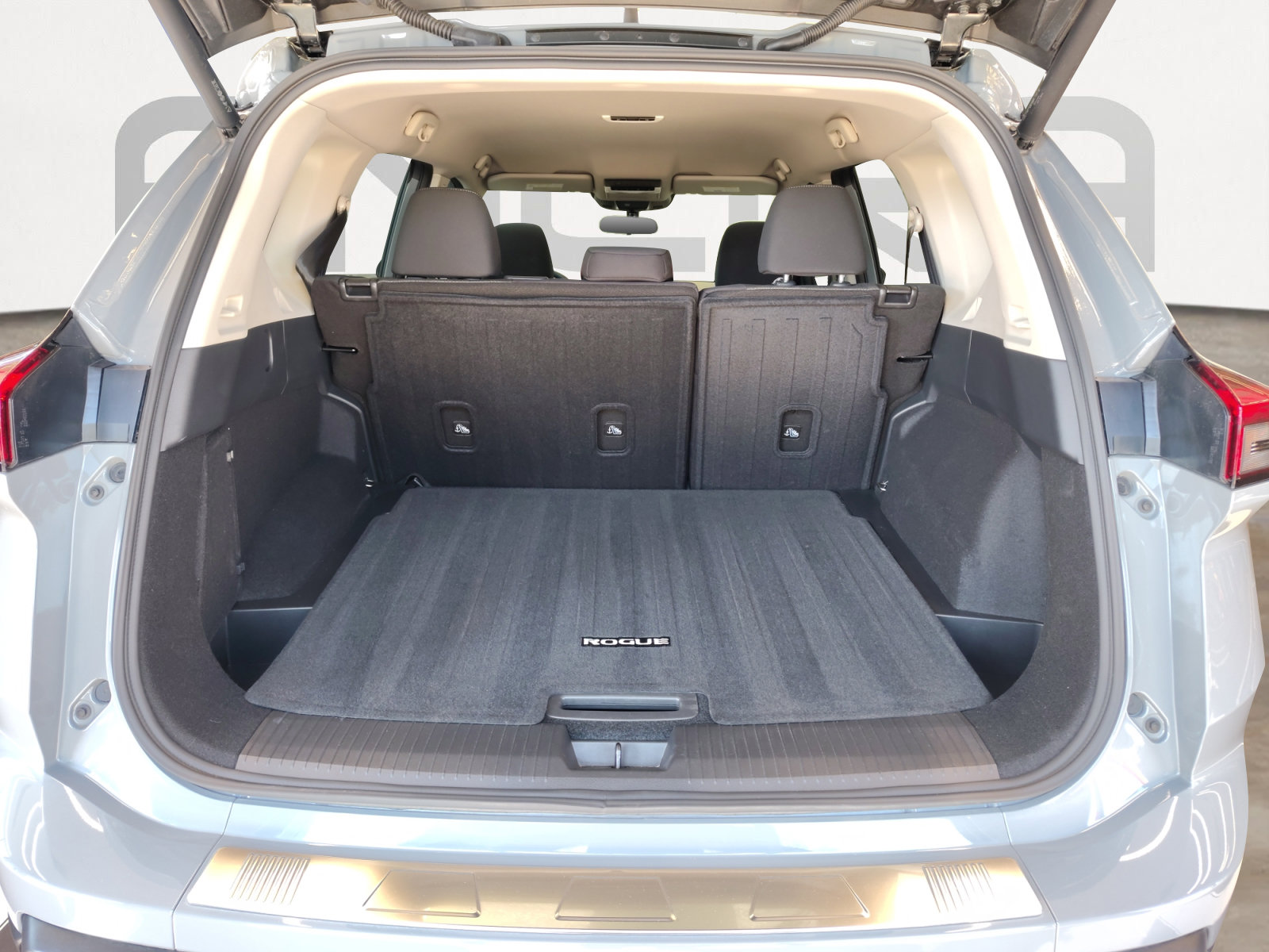Certified 2026 Nissan Rogue SV FWD image 14