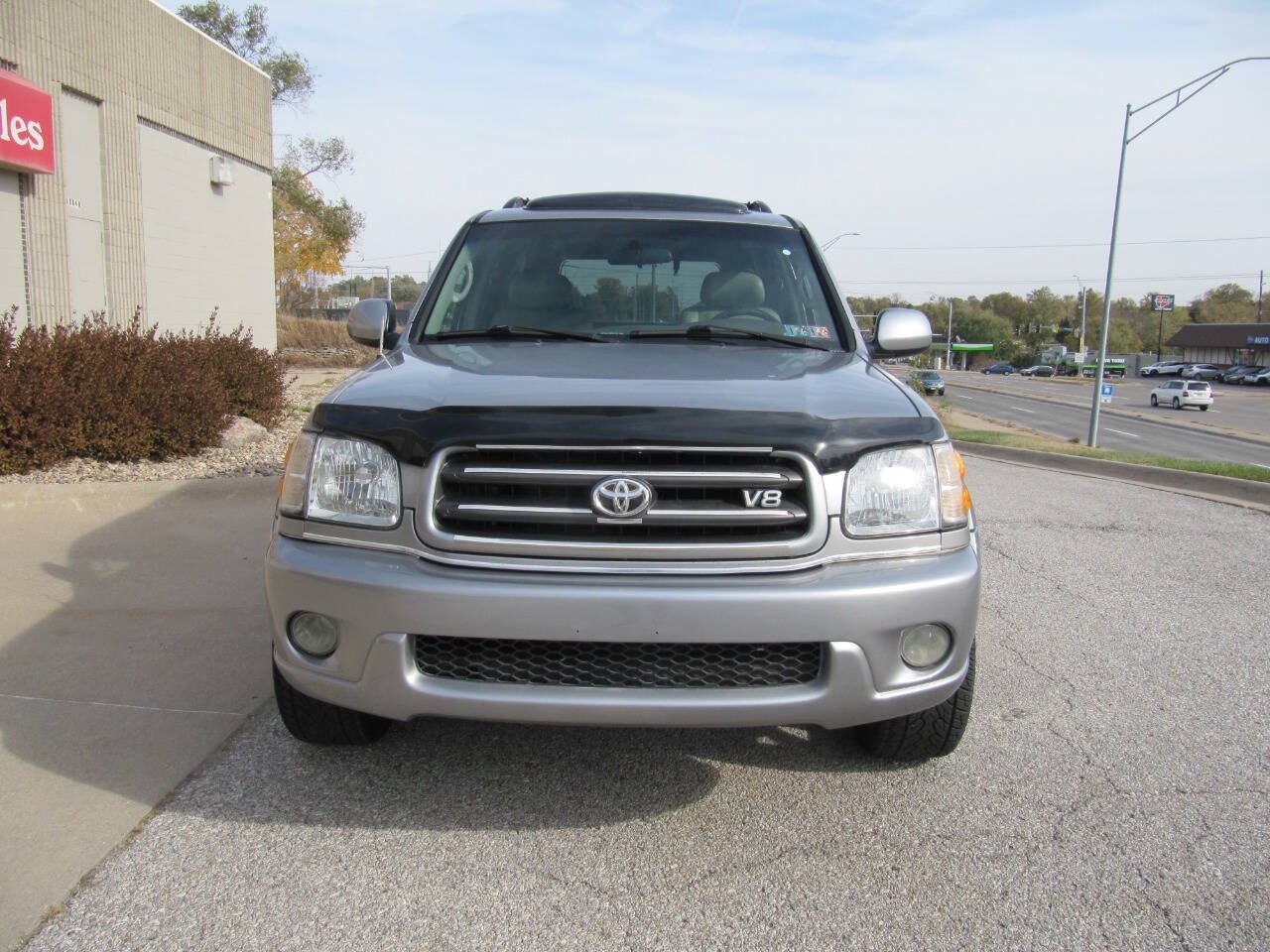 Used 2002 Toyota Sequoia SR5 AWD/4WD image 2