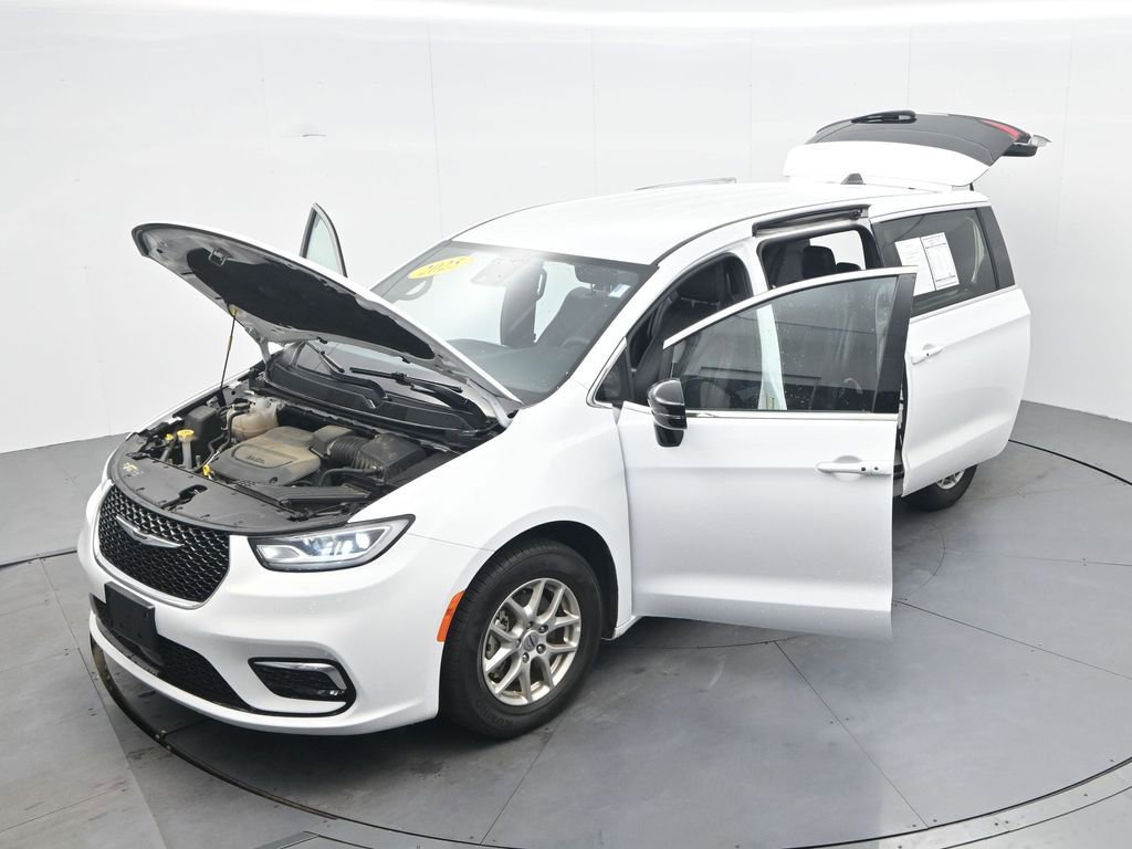 Used 2025 Chrysler Pacifica Select FWD image 42
