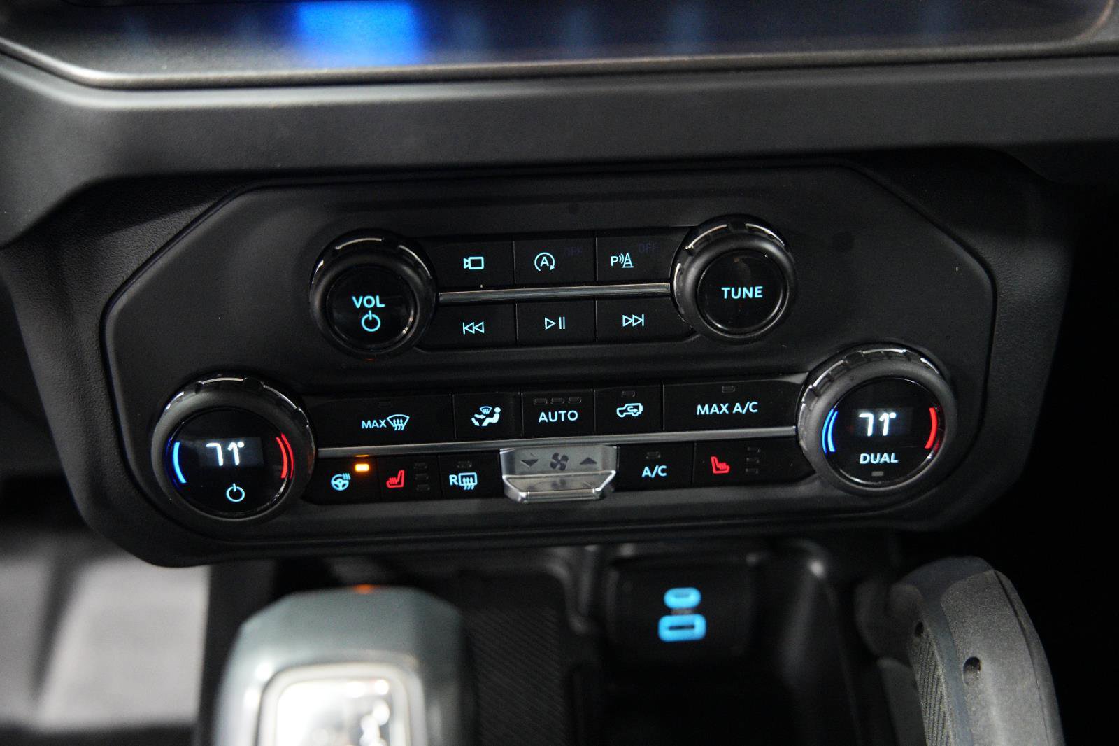 Used 2025 Ford Bronco Badlands image 42