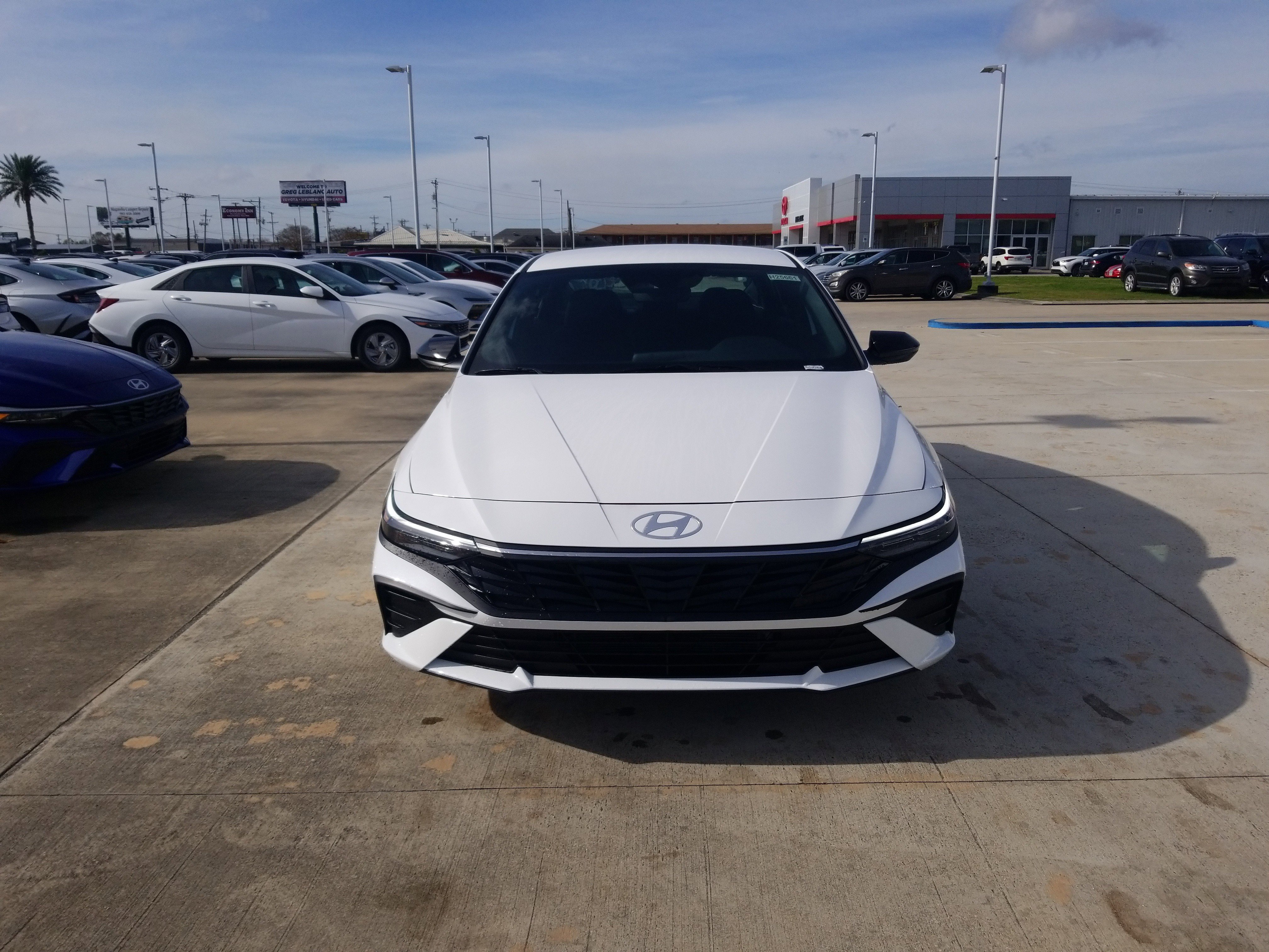 New 2025 Hyundai Elantra SEL image 2