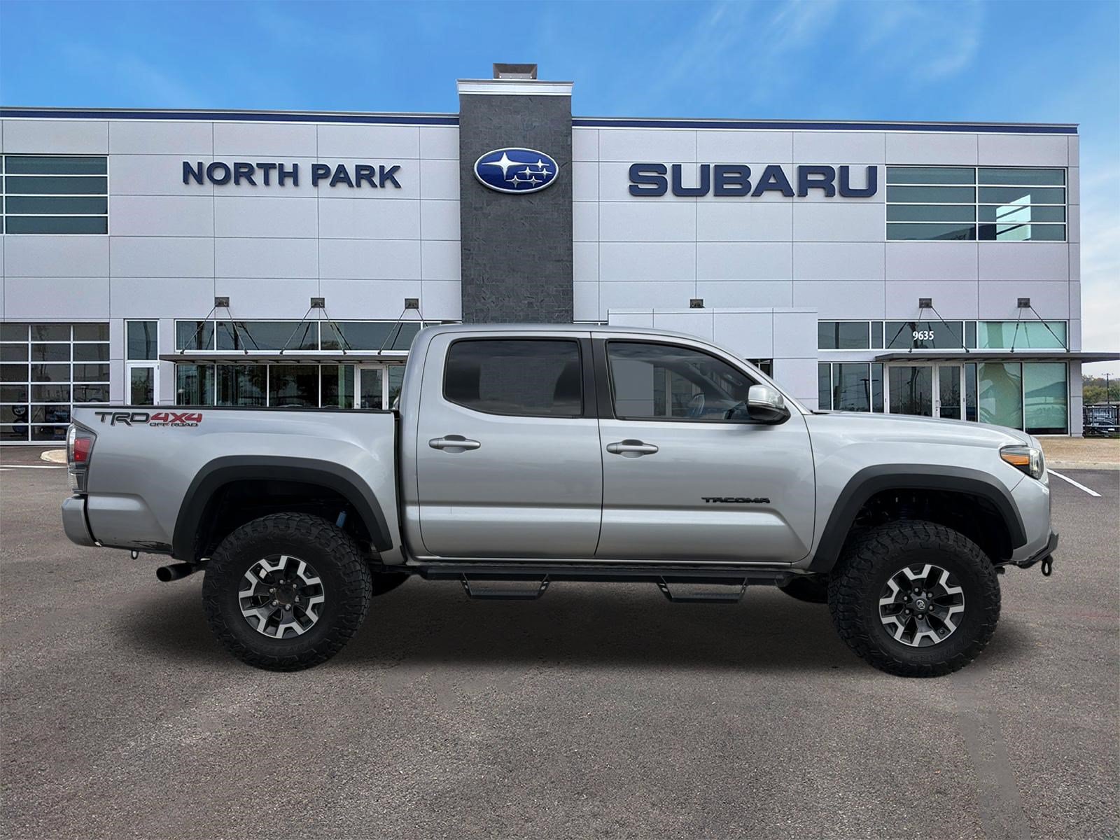 Used 2021 Toyota Tacoma TRD Off-Road w/ Technology Package AWD/4WD image 3