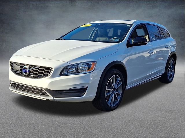 Used 2017 Volvo V60 T5 Cross Country w/ Convenience Package image 3