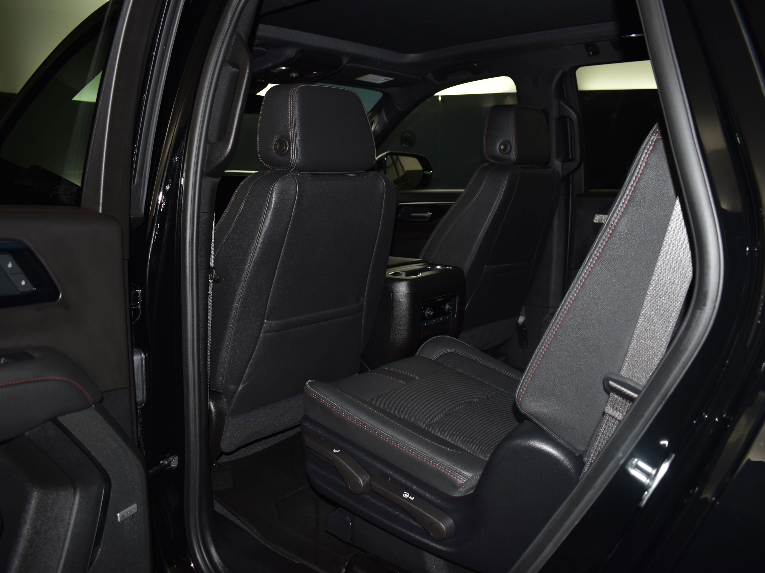 Used 2025 Chevrolet Tahoe RST w/ RST Capability Package image 24