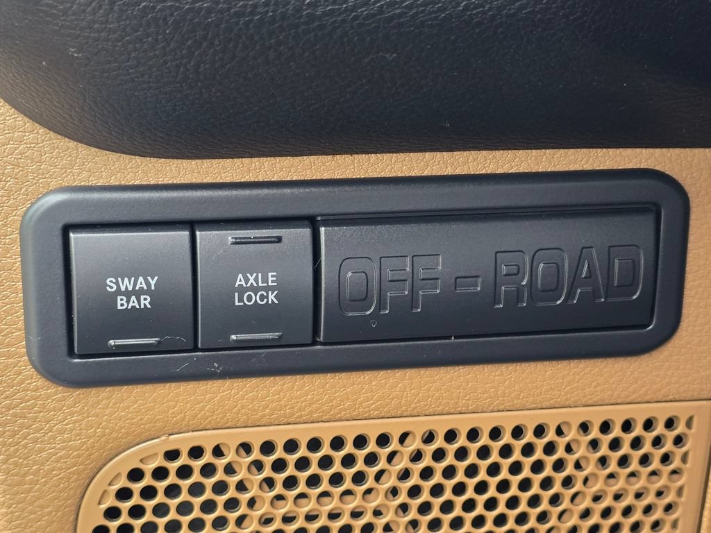 Used 2017 Jeep Wrangler Unlimited Rubicon w/ Connectivity Group AWD/4WD image 27