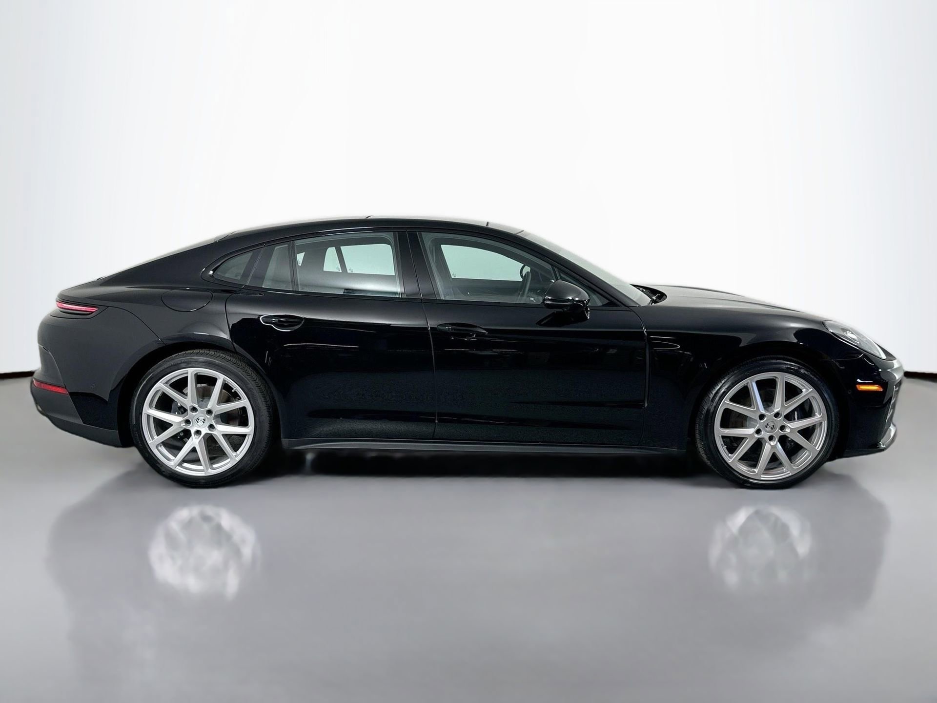 Certified 2025 Porsche Panamera 4 image 8