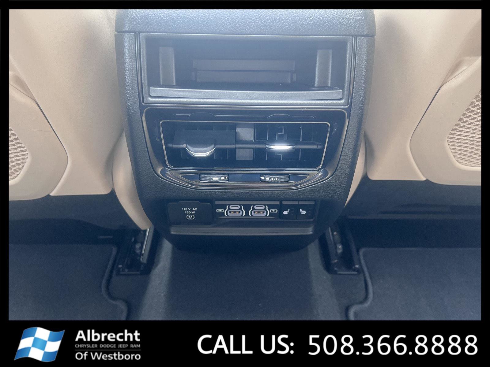 Used 2025 Jeep Grand Cherokee Limited AWD/4WD image 24