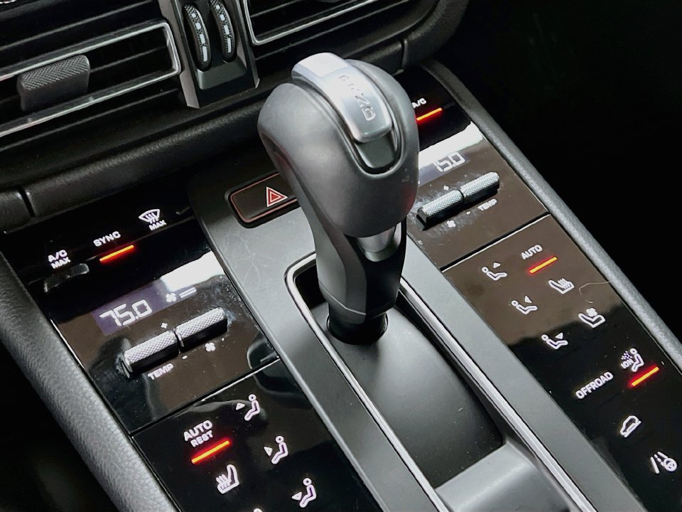 Certified 2026 Porsche Macan AWD/4WD image 19