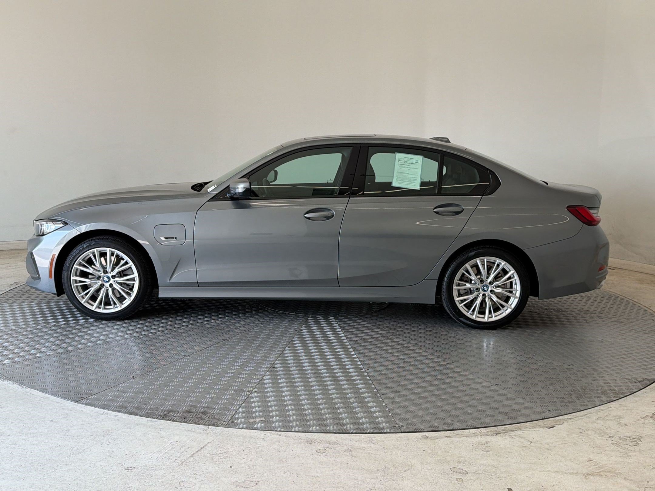 Used 2023 BMW 330e xDrive w/ Premium Package AWD/4WD image 2